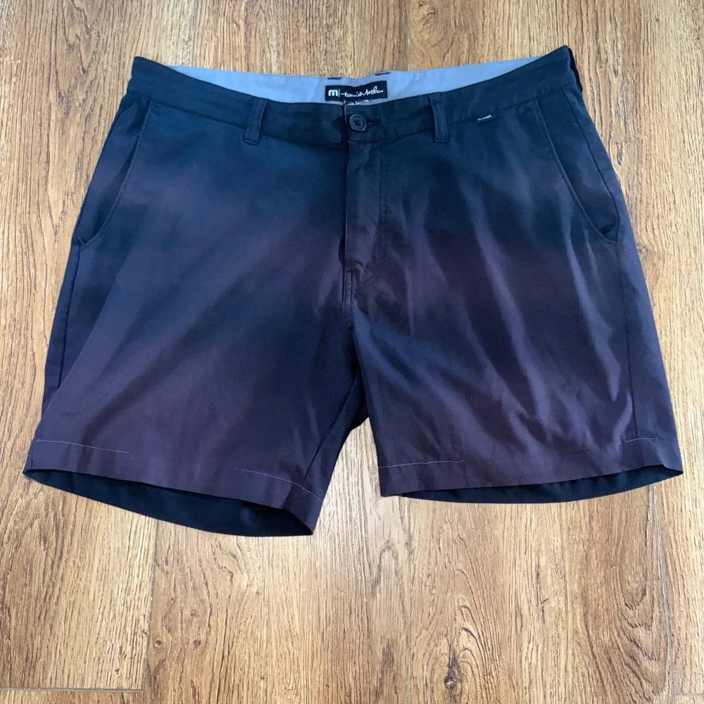 TravisMathew Mens Size 38 Black Golf Shorts Hybrid Flat Front Flaws Read